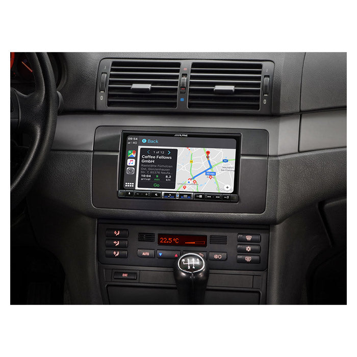 Alpine ILX-705E46 Apple CarPlay i en BMW E46 med navigationskort på skærmen