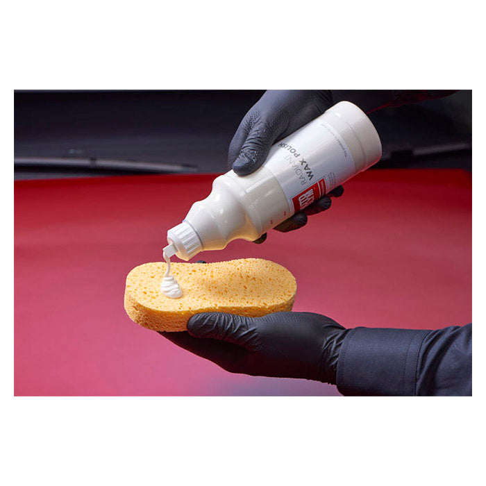 Autoglym Radiant Wax Polish påføres med svamp
