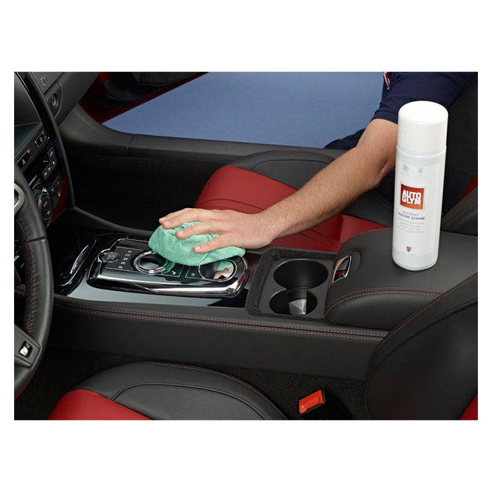 Autoglym Instant Show Shine polerspray brugt til rengøring af bilens interiør