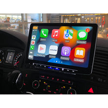 Alpine ILX-F115D infotainment skærm med Apple CarPlay i bilens interiør