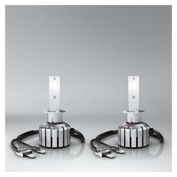 Osram Night Breaker H1 LED-pærer, to stk, med kabler på hvid baggrund