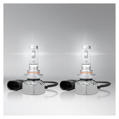 To lovlige Osram Night Breaker Smart H10 LED-forlygtepærer, der lyser kraftigt