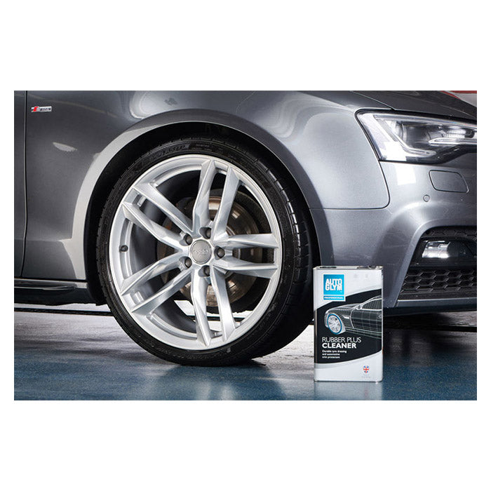 Autoglym Rubber Plus Cleaner til dæk og plastik på grå bil