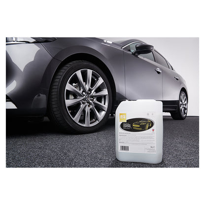 Autoglym Instant Ceramic Coating 5L dunk foran en grå bil