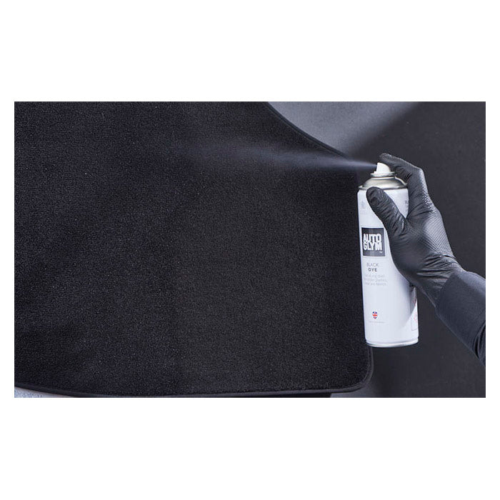 Autoglym Black Dye Tekstilspray sort 450ml sprøjtes på bilsæde