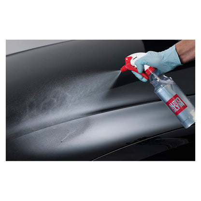 Billede af Autoglym Fallout Remover sprayflaske brugt på billak