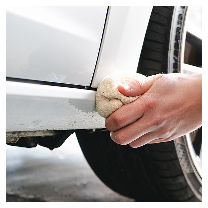 Autoglym Intensive Tar Remover fjerner tjære fra bilens lak og plast.