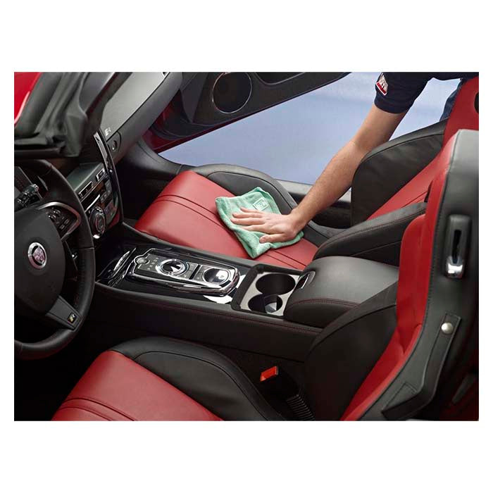 Autoglym Leather Cleaner fjerner snavs fra bilens sæder og detaljer