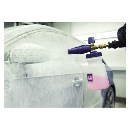 Autoglym Polar Blaster skumlanse laver tykt skum på bilen under vask