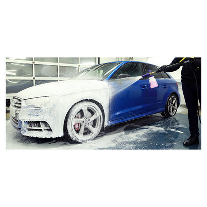 Autoglym Polar Blaster skumlanse bruges til at dække blå bil med skum