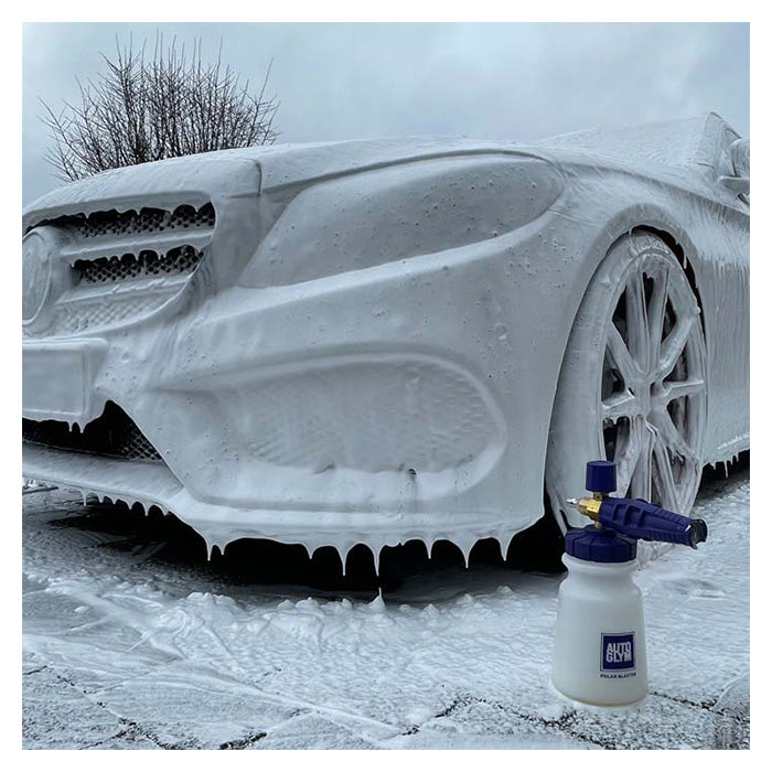 Autoglym Polar Blaster skumlanse med Kärcher adapter og bil dækket af tyk skum