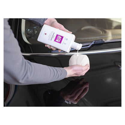 Autoglym Paint Renovator påføres polerpude til lakrensning