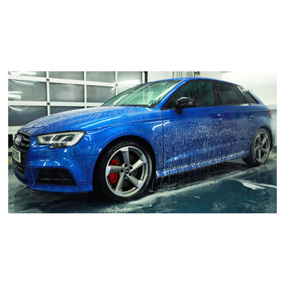 Autoglym Polar Seal voks coating på en blå bil med vandperler