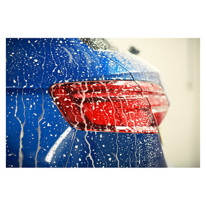 Blå bil med Autoglym Polar Seal voks coating og skum på baglygter
