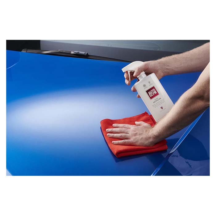 Autoglym Rapid Detailer glans genopfrisker bruges på bilens lak med mikrofiberklud.