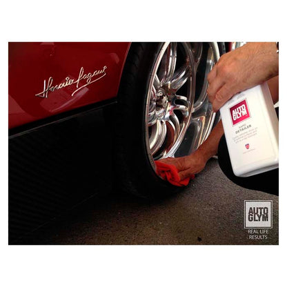 Autoglym Rapid Detailer bruges på rød bil med skinnende fælge og dæk