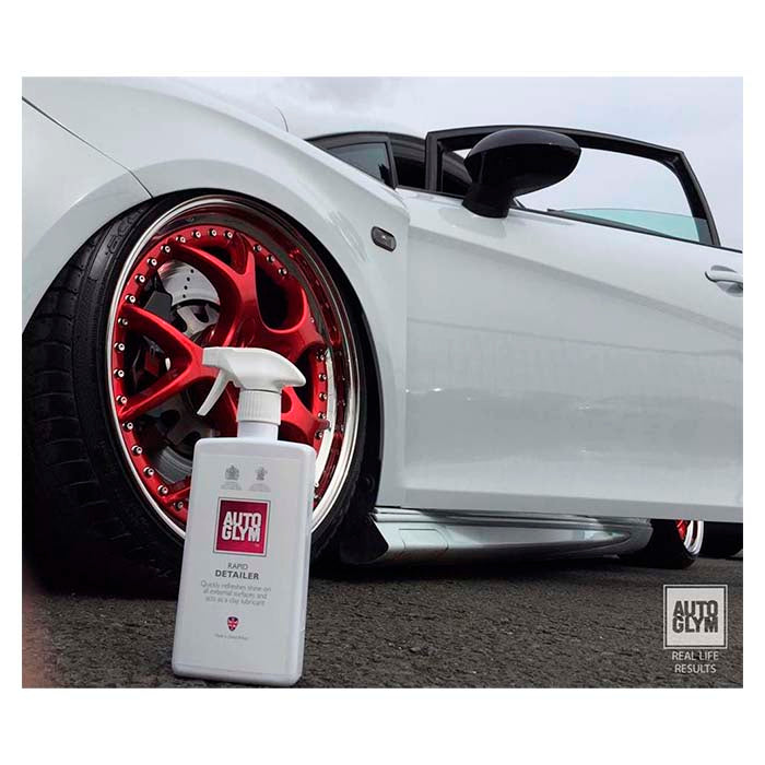 Autoglym Rapid Detailer 500 ml ved hvid bil med rød fælg