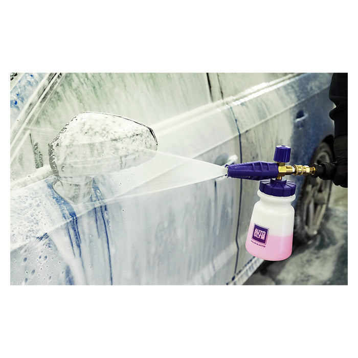Autoglym Polar Blaster skumlanse laver tykt skum på bilens side og spejl