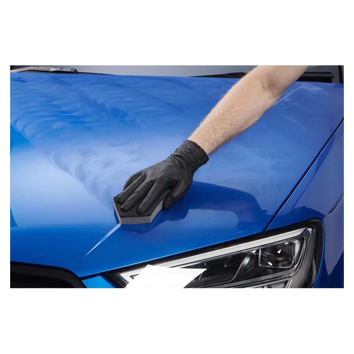 Bilpolering med Autoglym Super Resin Polish på bilens blå lak