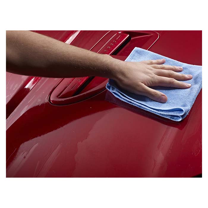 Autoglym Clay Bar Detailing Kit i brug fjerner snavs på bilens røde lak