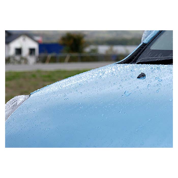 Soft99 Fukupika Wash & Wax renseservietter med vandperler på bilens lak