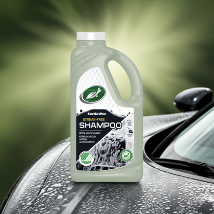 Turtle Wax Streak-Free Shampoo Svanemærket biobaseret bilshampoo på bilens motorhjelm